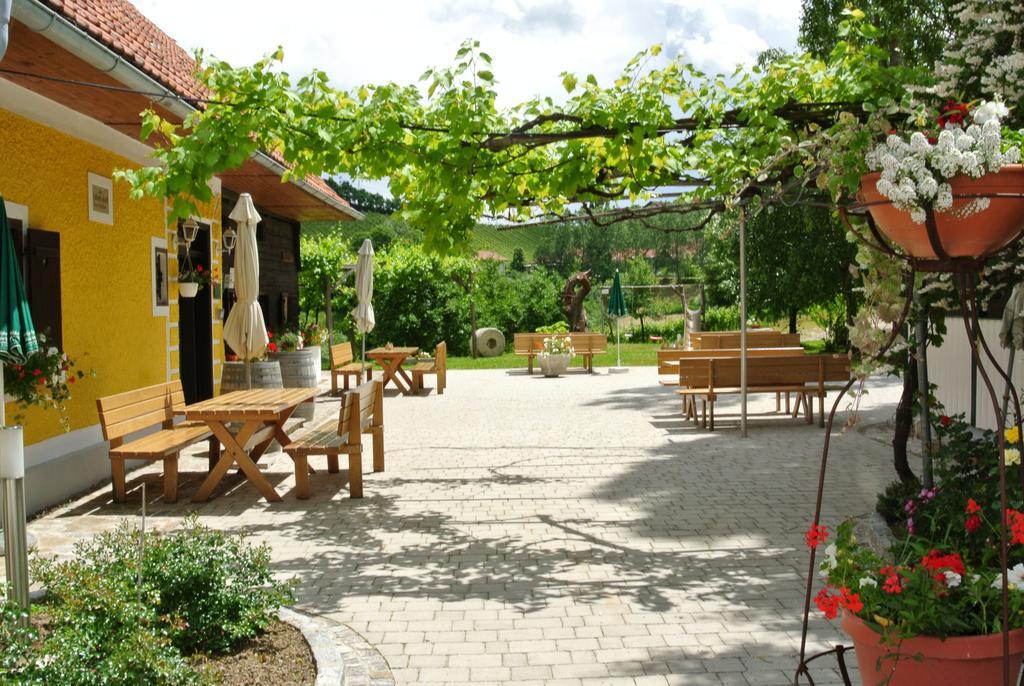 Weingut Primus Suedsteiermark Spielfeld Exterior photo