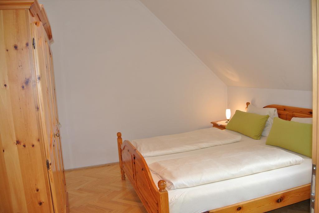 Weingut Primus Suedsteiermark Spielfeld Room photo
